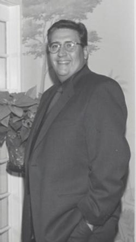 Eric R Byron