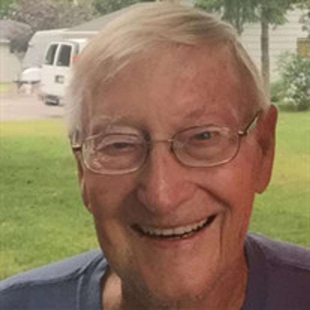 Gilbert "Gil" Bobholz