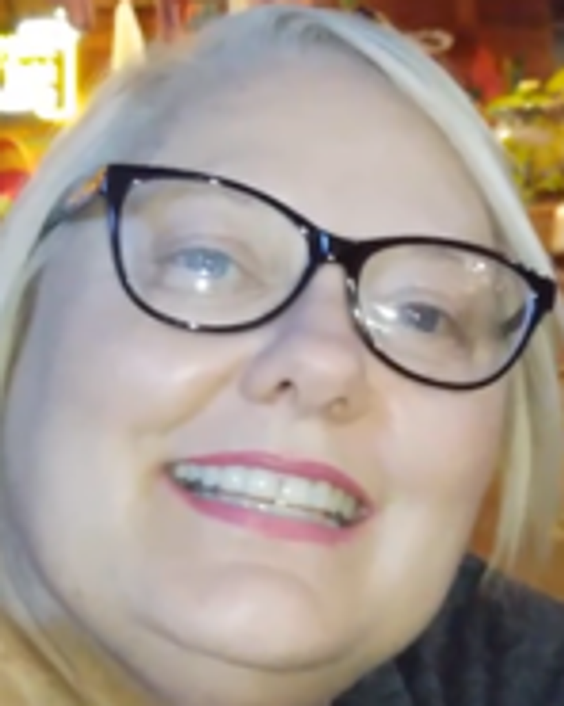 Darcy Leigh Cavanaugh Profile Photo