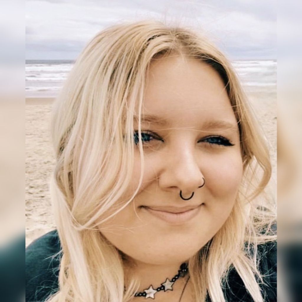 Zoey Carol Peluschenko Profile Photo