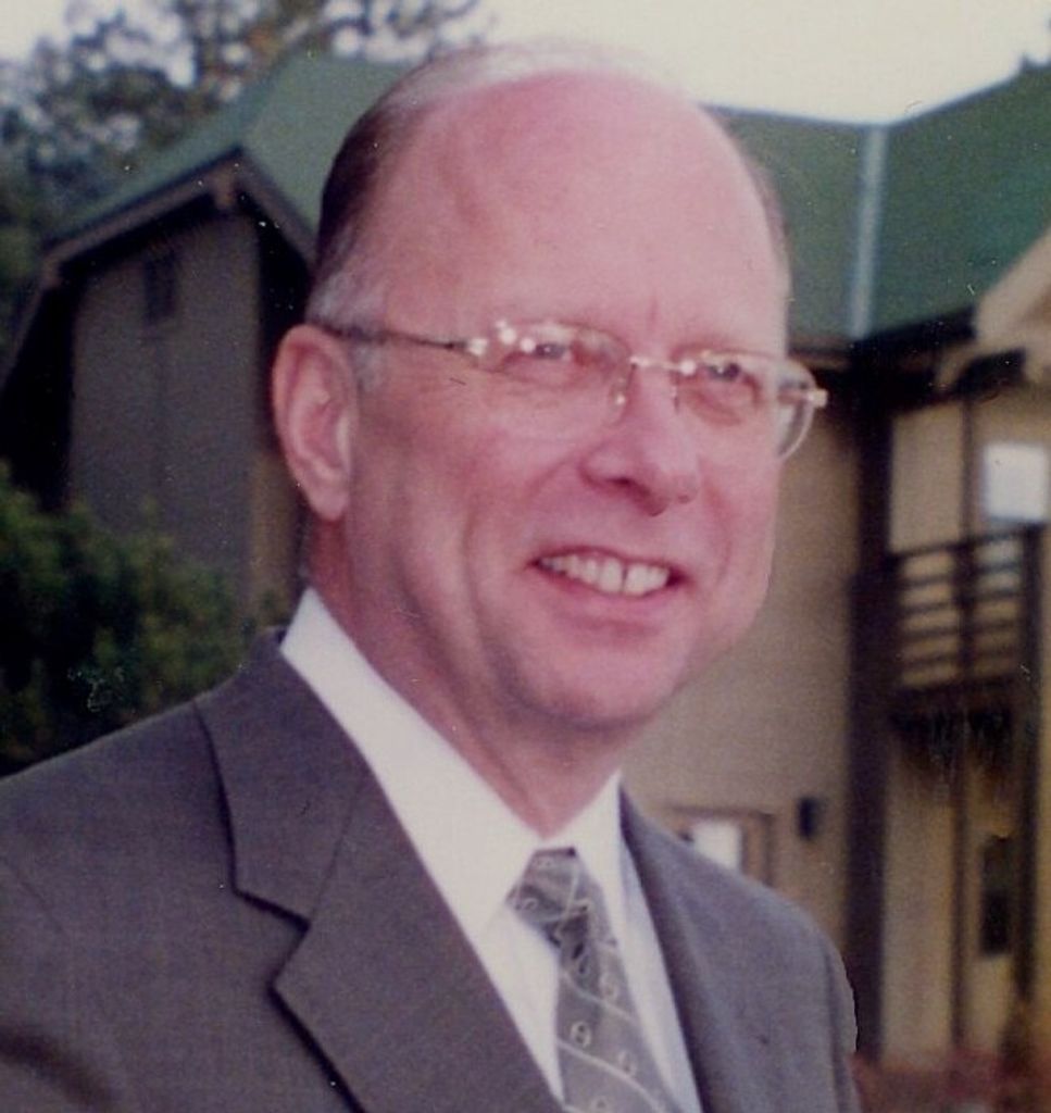 Robert W Strom Profile Photo