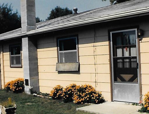 Linda L. Dilling photo gallery thumbnail 64 of 79