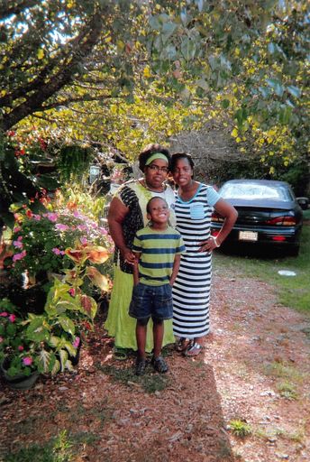 Dianne Adams photo gallery thumbnail 14 of 44