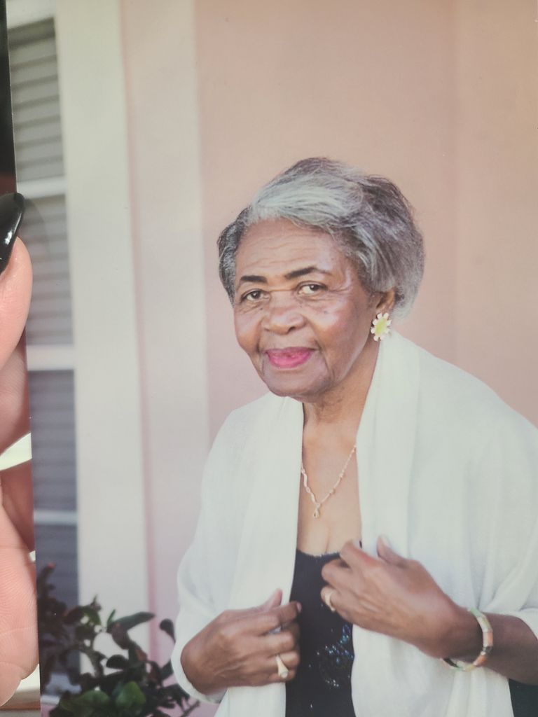 Lilla Edwards Profile Photo