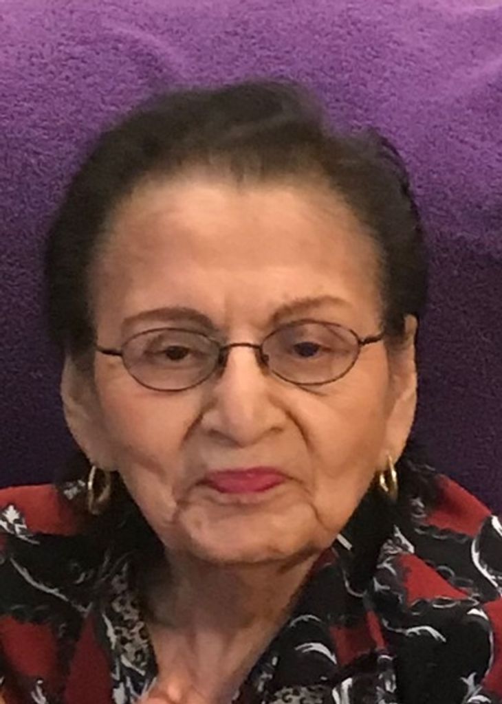 Julia Flores Profile Photo
