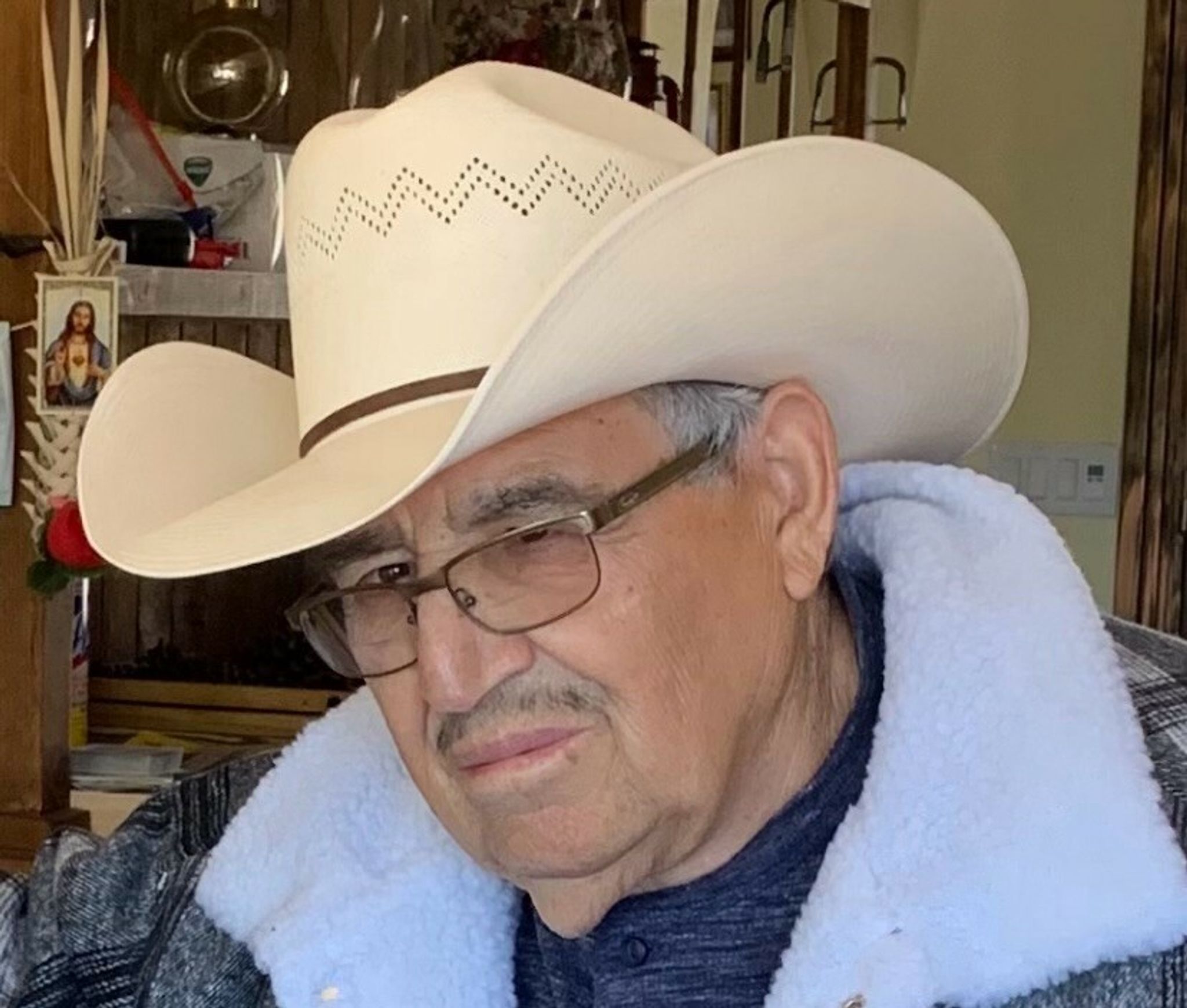 Jose Saenz photo gallery image 2 of 63