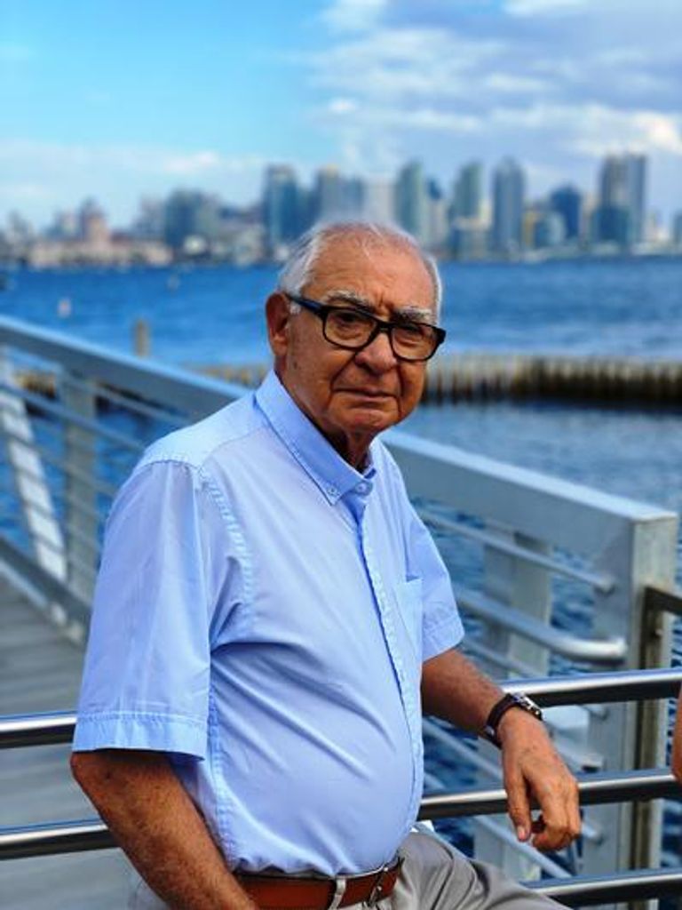 Francisco Eduardo Hoyos Profile Photo