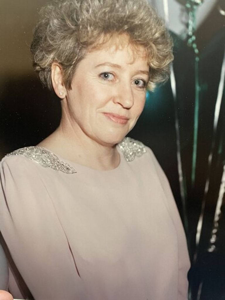 Flora Dunn Profile Photo