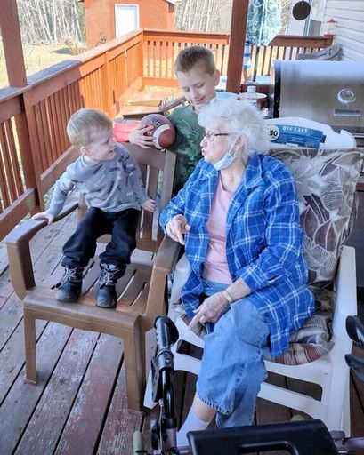 Lori Newcomb photo gallery thumbnail 95 of 130