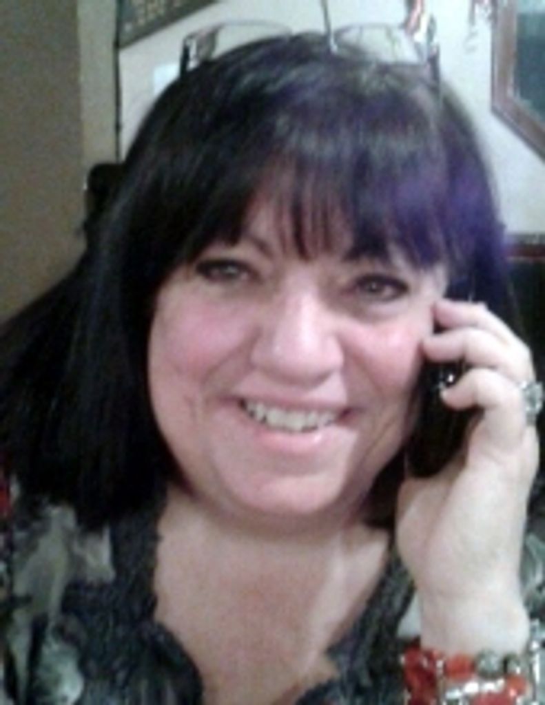 Suzanne  Levine