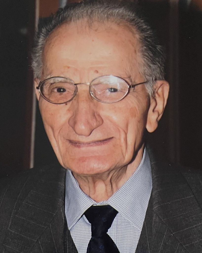 Lucas Papaconstantinou Profile Photo