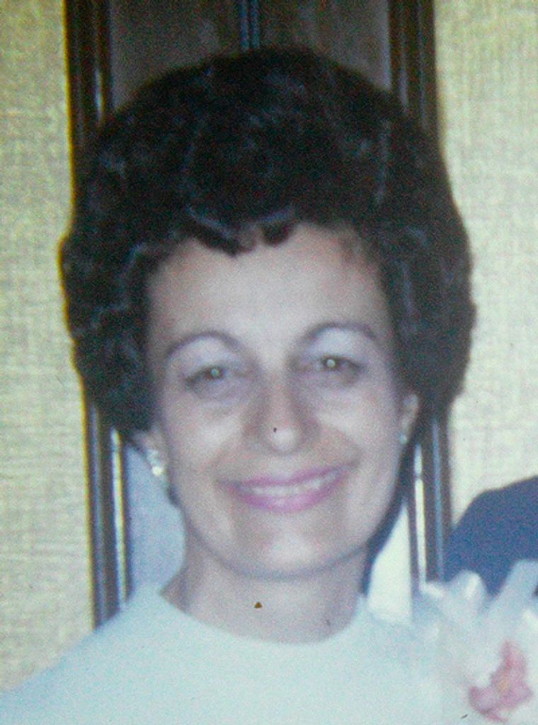 Julia Vounatso Profile Photo