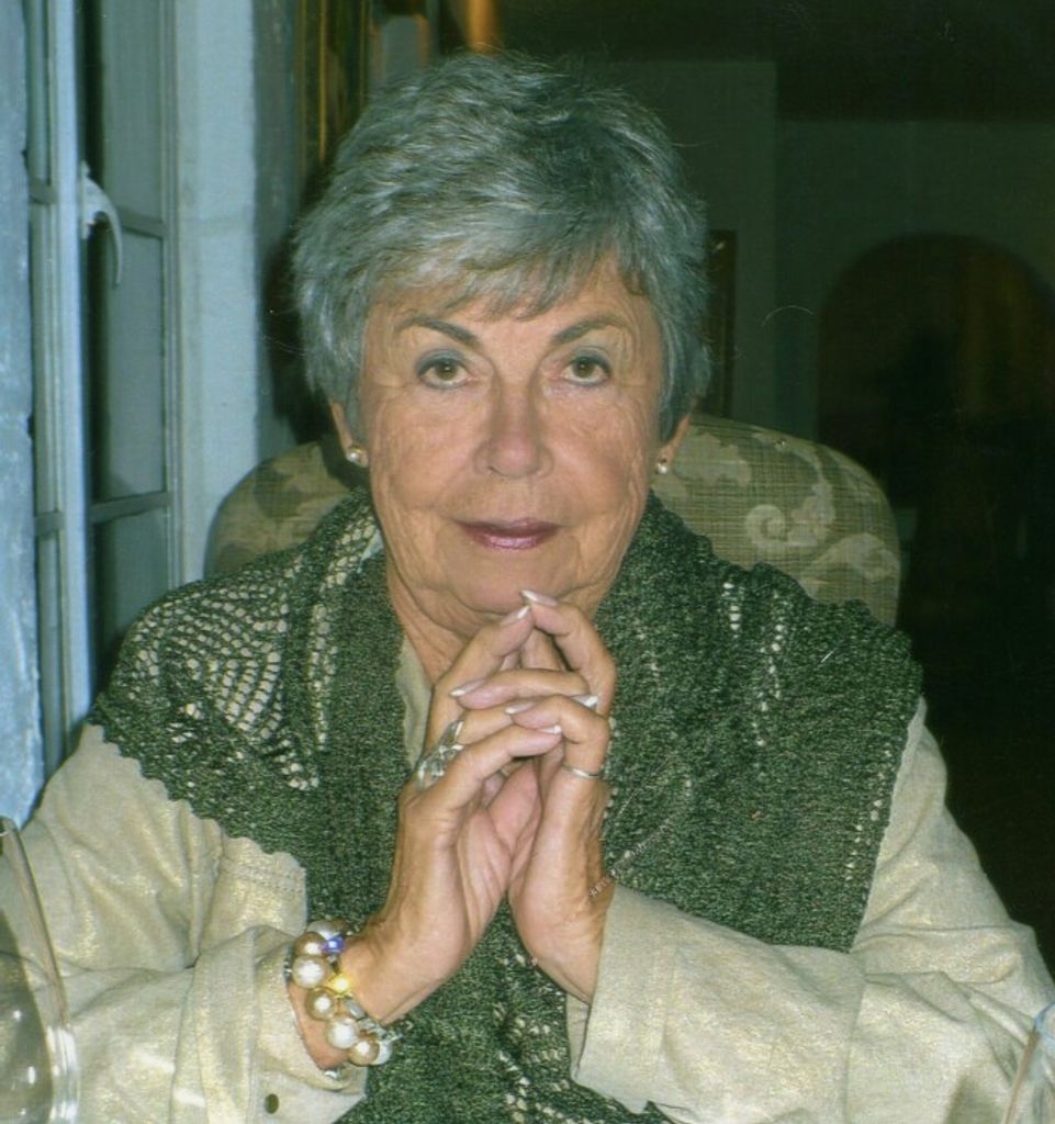 Vivian Mae Hoese Profile Photo