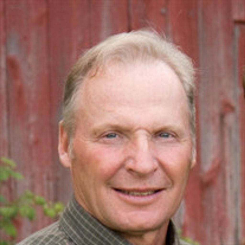 Ronald  T Hooper
