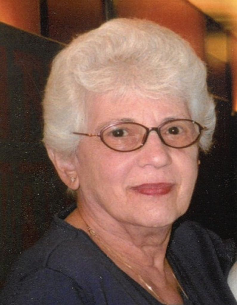 Lola Holloway Profile Photo