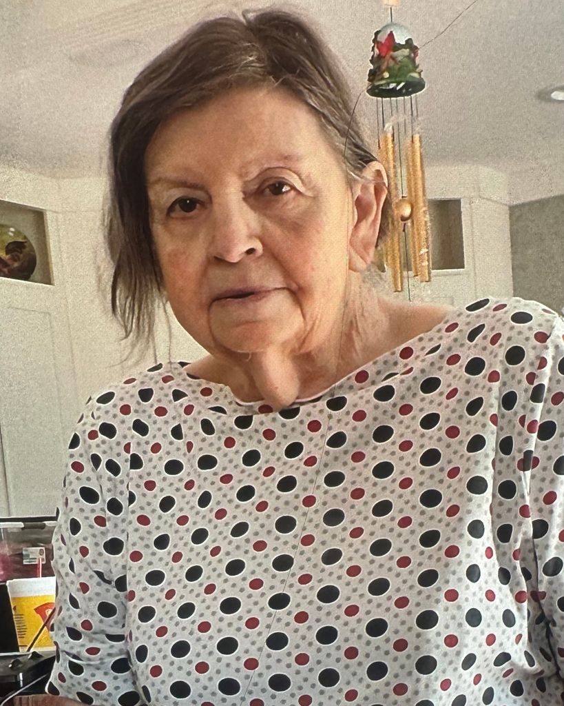 Mary Mills Oliver Profile Photo