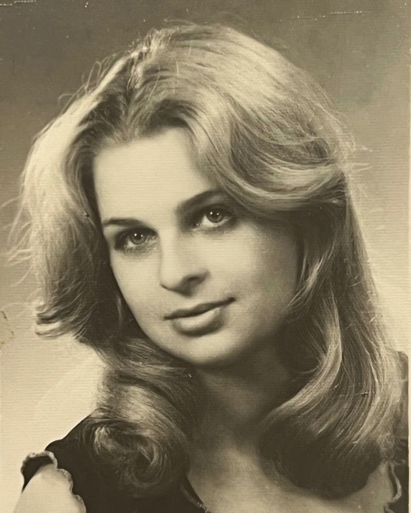 Elizabeth Modelski Profile Photo