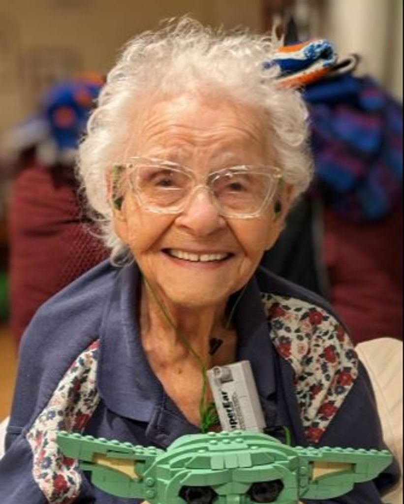 Eva Antisz Profile Photo