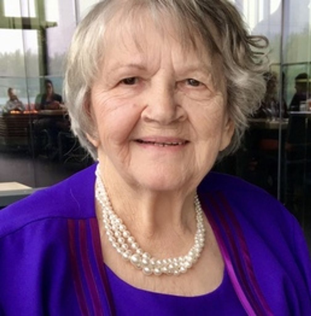 Evelyn Travelbea Profile Photo