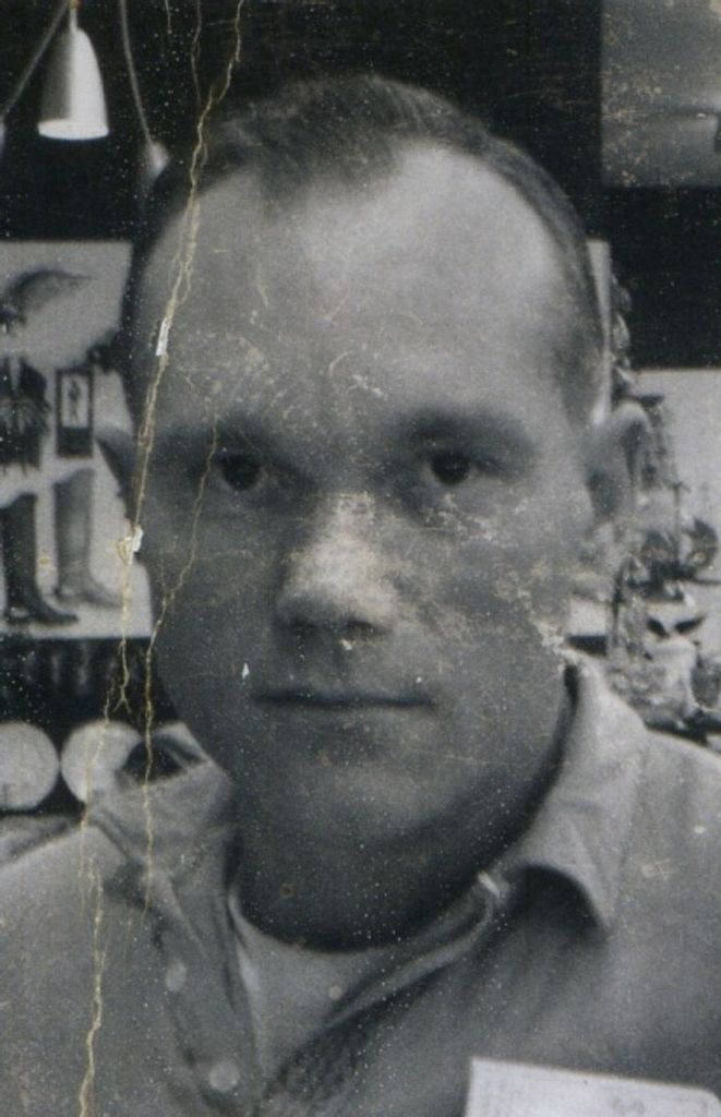 Robert F. "Bob" Morris