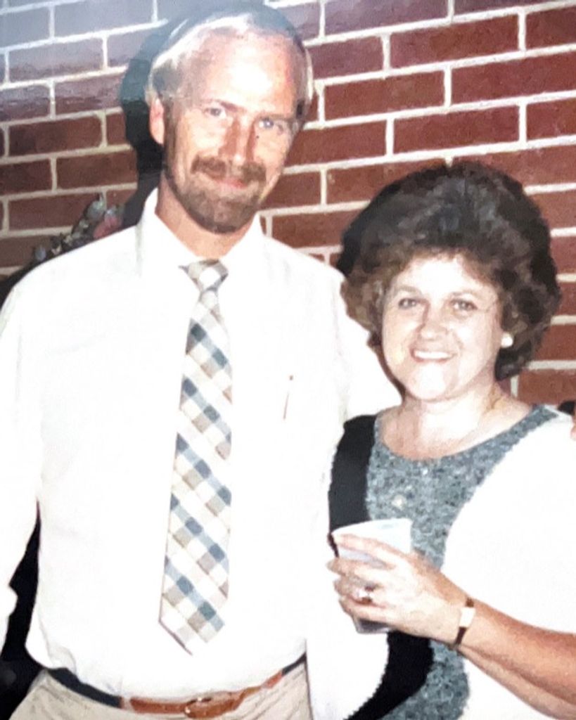 Linda Carolyn Helm
