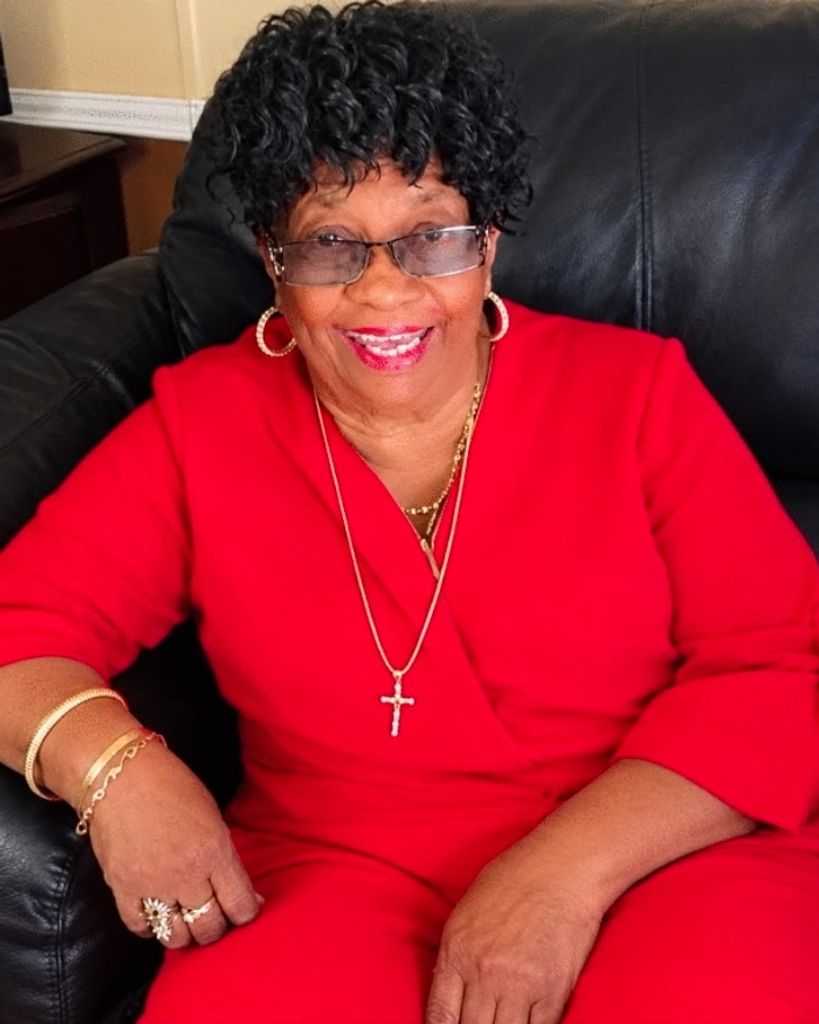 Elizabeth Watts Profile Photo