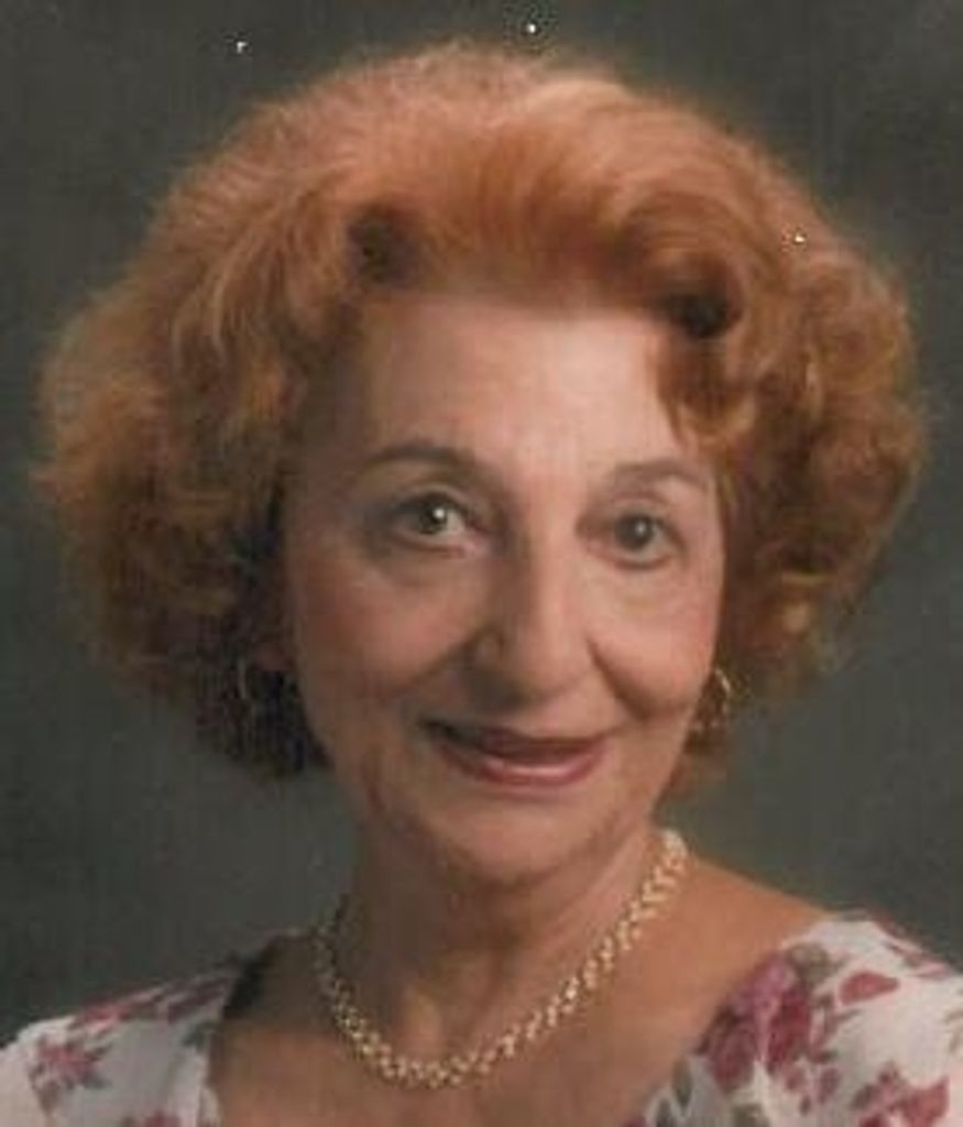 Eva Mahnkopf Young Profile Photo