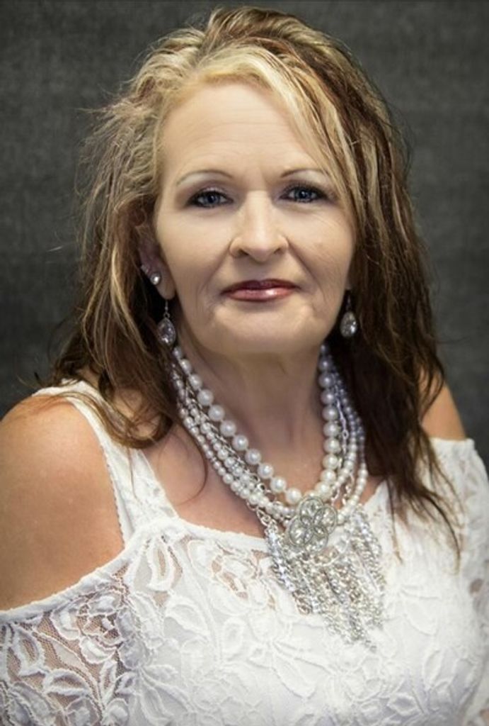 Vicky Lynn Schofield Profile Photo