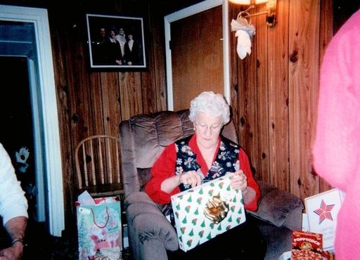 Virginia Gordon photo gallery thumbnail 7 of 33