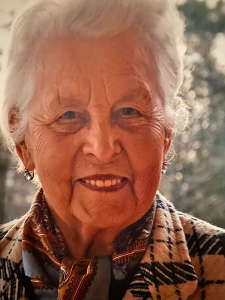 Elizabet Musits Profile Photo