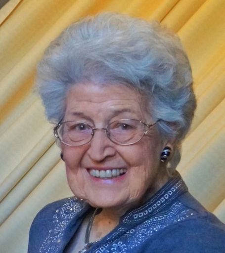 Betty Carroll photo gallery thumbnail 1 of 122