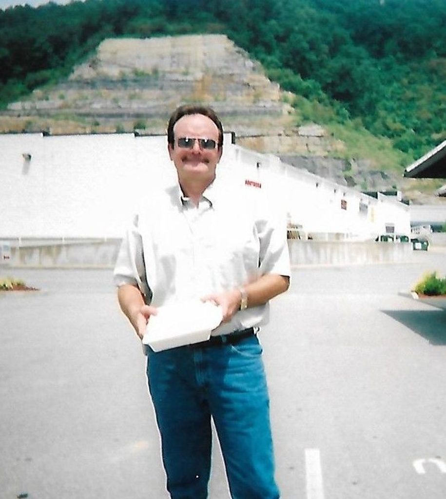 Robert Elmer Triplett Profile Photo