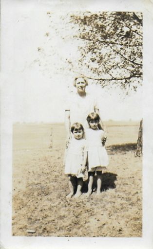 Susie Huston photo gallery thumbnail 4 of 17
