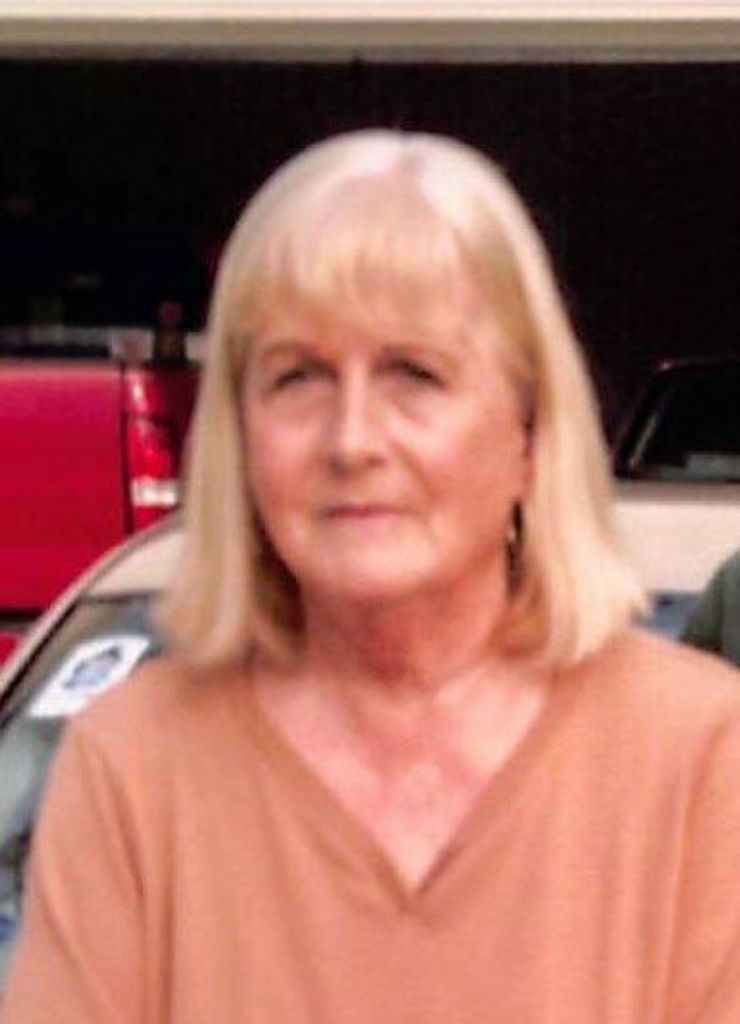Carolyn  Carlisle