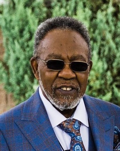 Walter Warren's obituary image