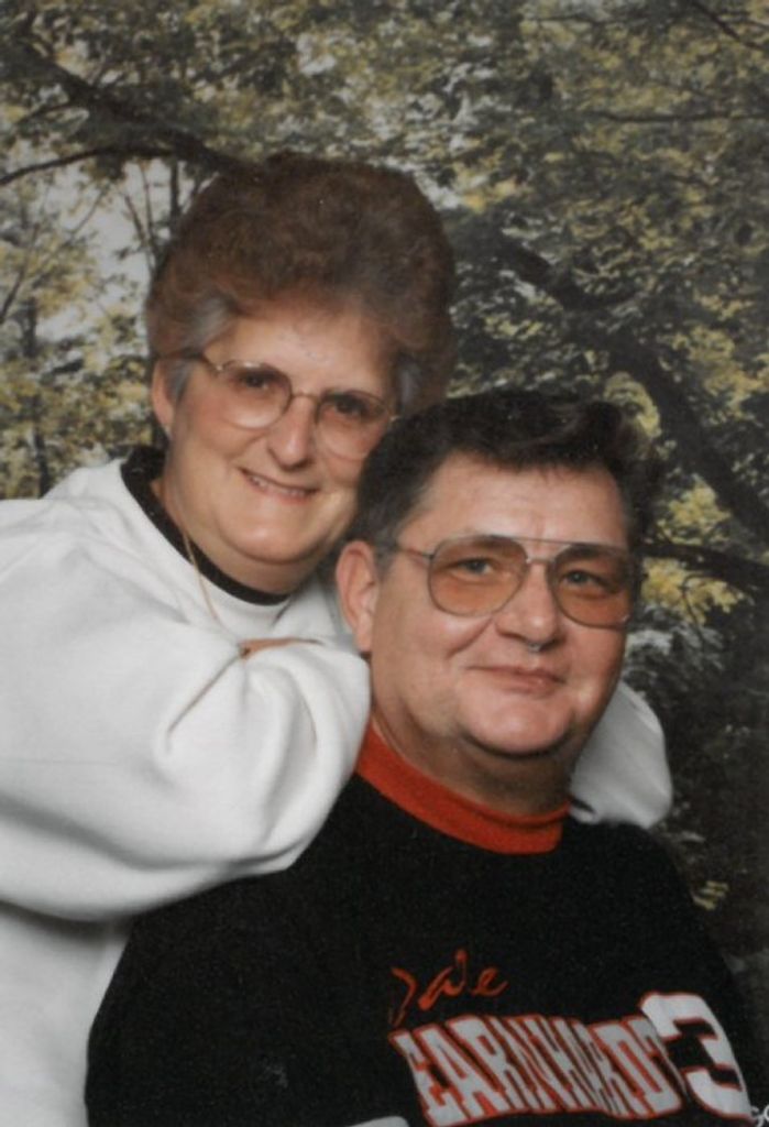 Robbie E. (Geesaman)  Hollopeter