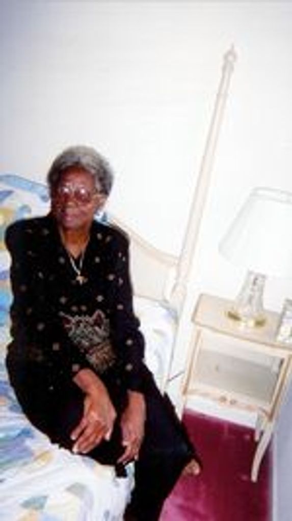 Evelyn Davis Profile Photo