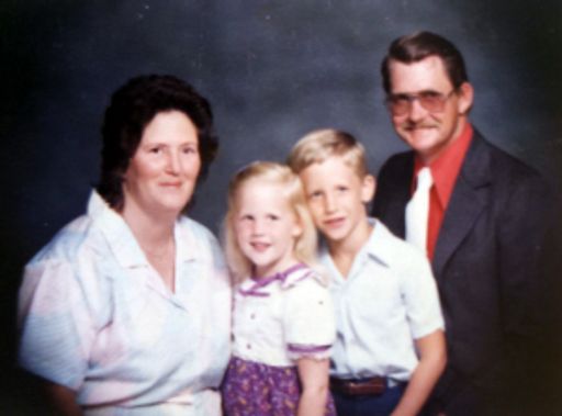 Sarah Leanne Shelton photo gallery thumbnail 2 of 29
