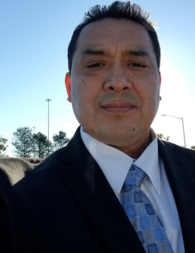 Elliot Castaneda Profile Photo