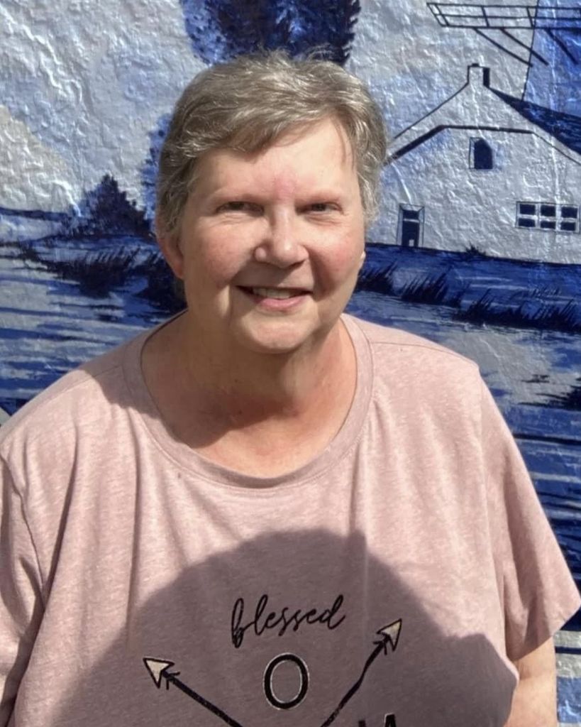 Donita J Thornock