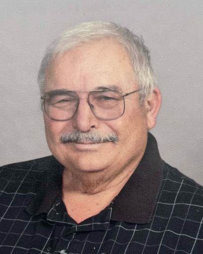 Lynell Hofer's obituary image