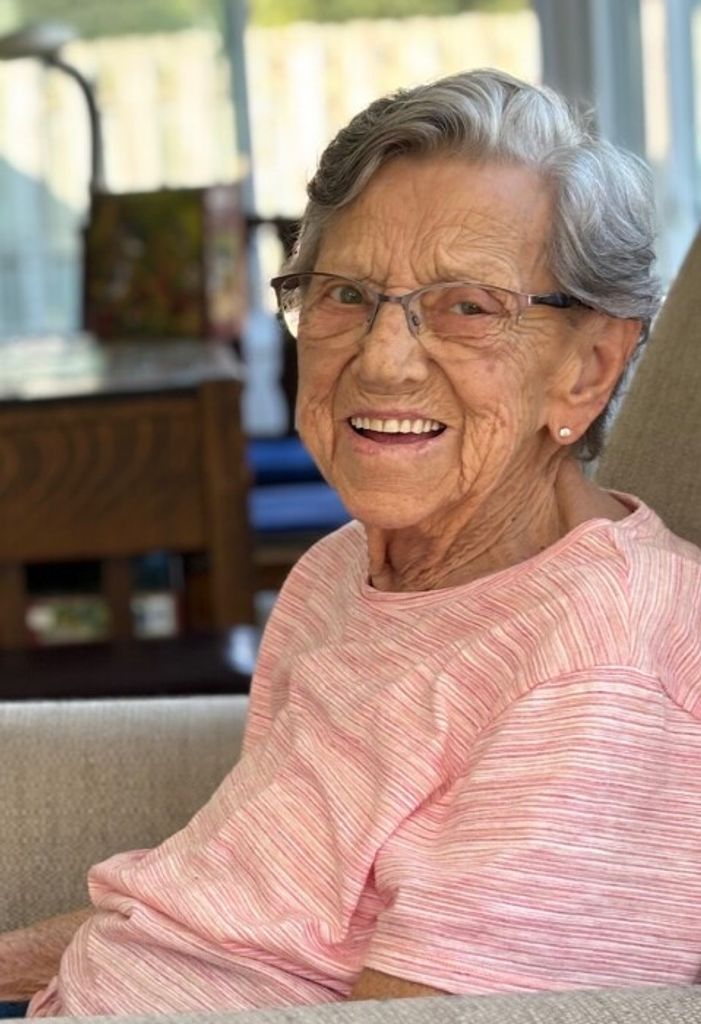 Elizabeth Mae (Schach)  Robinson