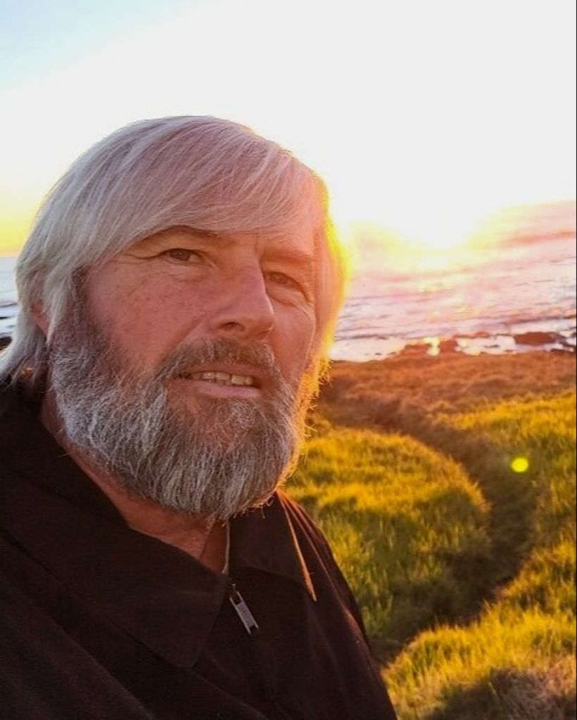 Manfred Reinhard Hoeh Profile Photo