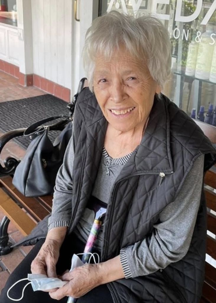 Joanna "Tzeni" Kanas Profile Photo