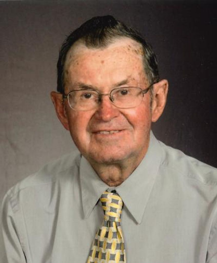 Lowell Grave Profile Photo