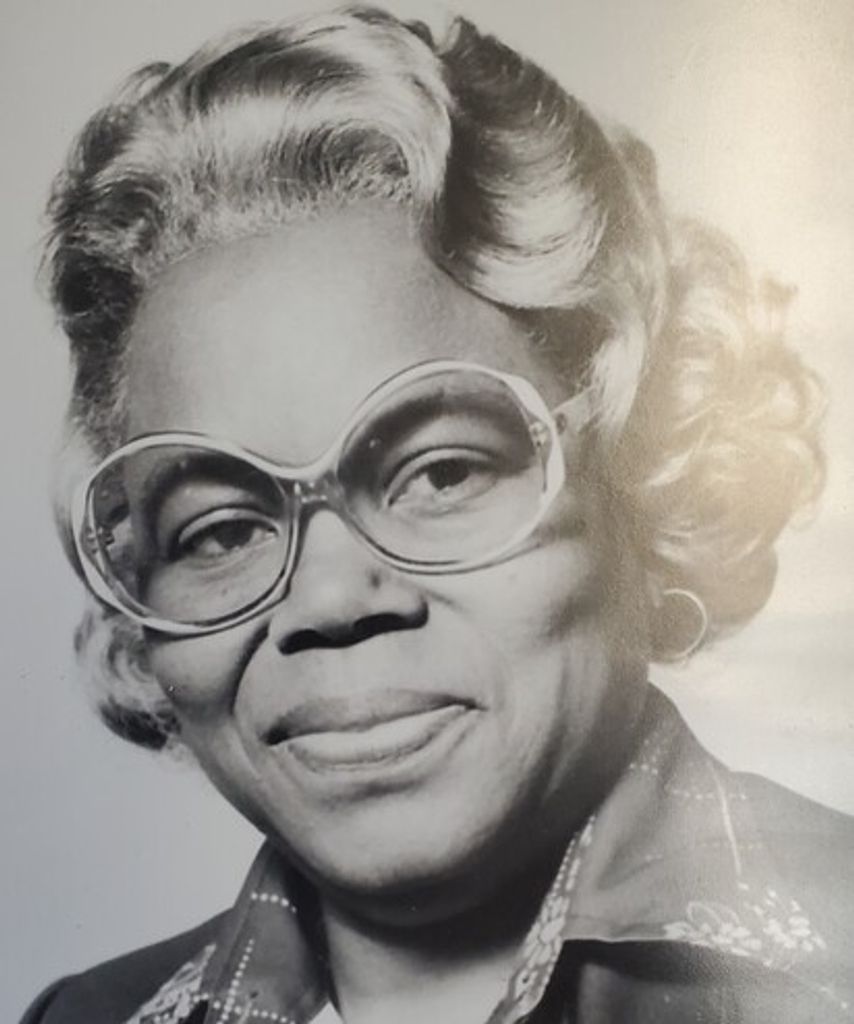 Mrs. Maggie Thomas Profile Photo