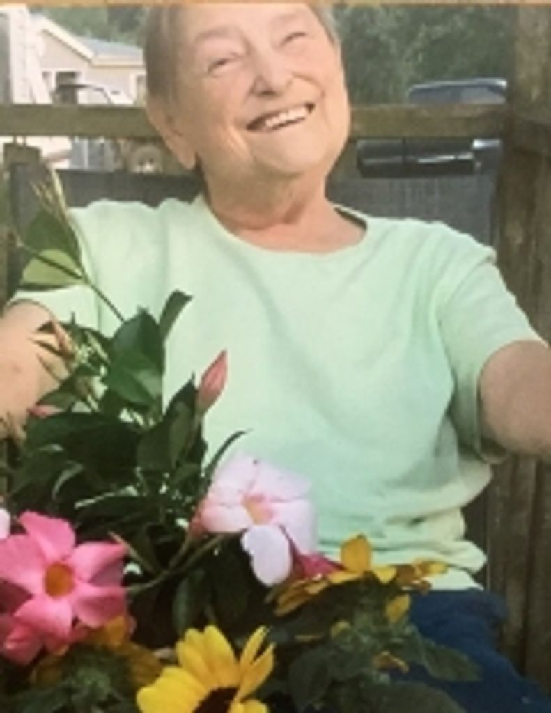 Barbara  Jean "Bobbie"  Clayton Everett