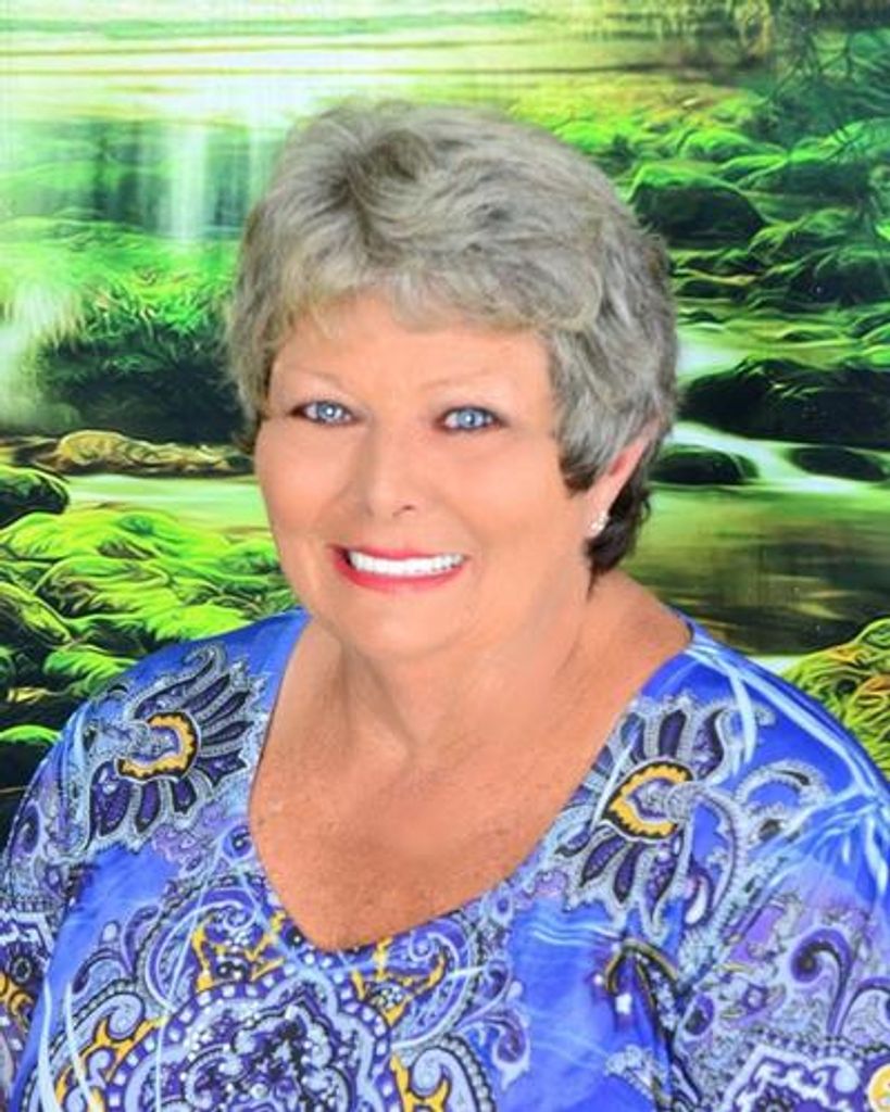 Ellen Carpenter Holcomb Profile Photo