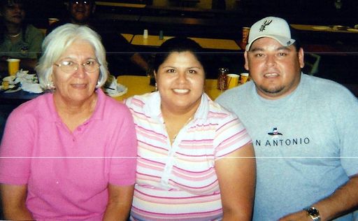 Yolanda C. Gonzalez photo gallery thumbnail 59 of 357