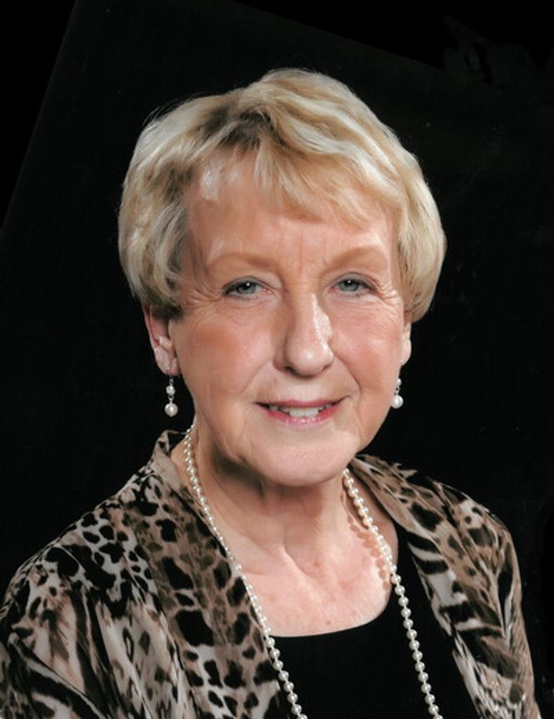 Carolyn Queen Rising Profile Photo
